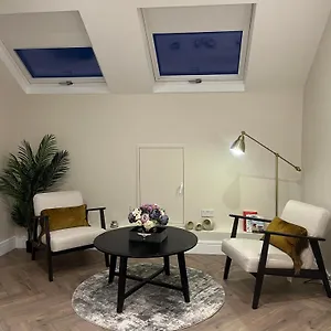 Attic In Citywest Habitación en casa particular