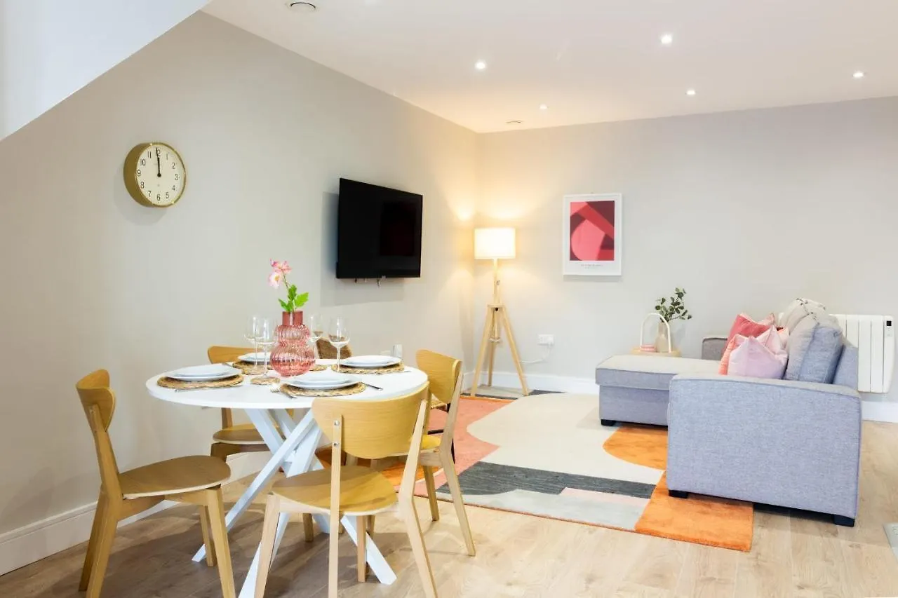 Guestready - Encantando O Apartamento 2Br No Newmarket Hall Dublín 0*,  Irlanda